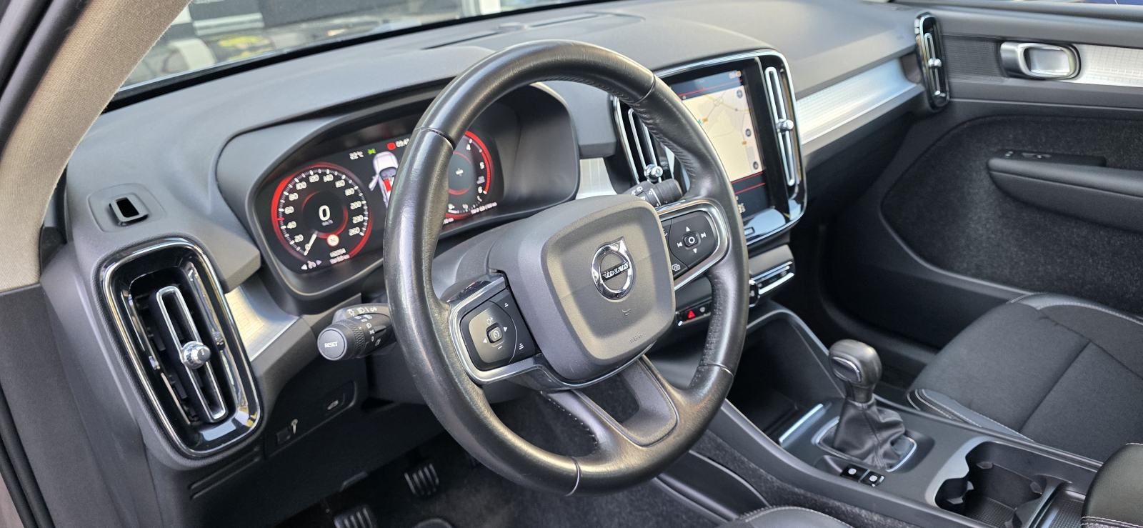 Volvo XC40 D3, FULL LED, AUT. KLIMA, NAVI, TEMP, PDC, JAMSTVO..., fotografija 13