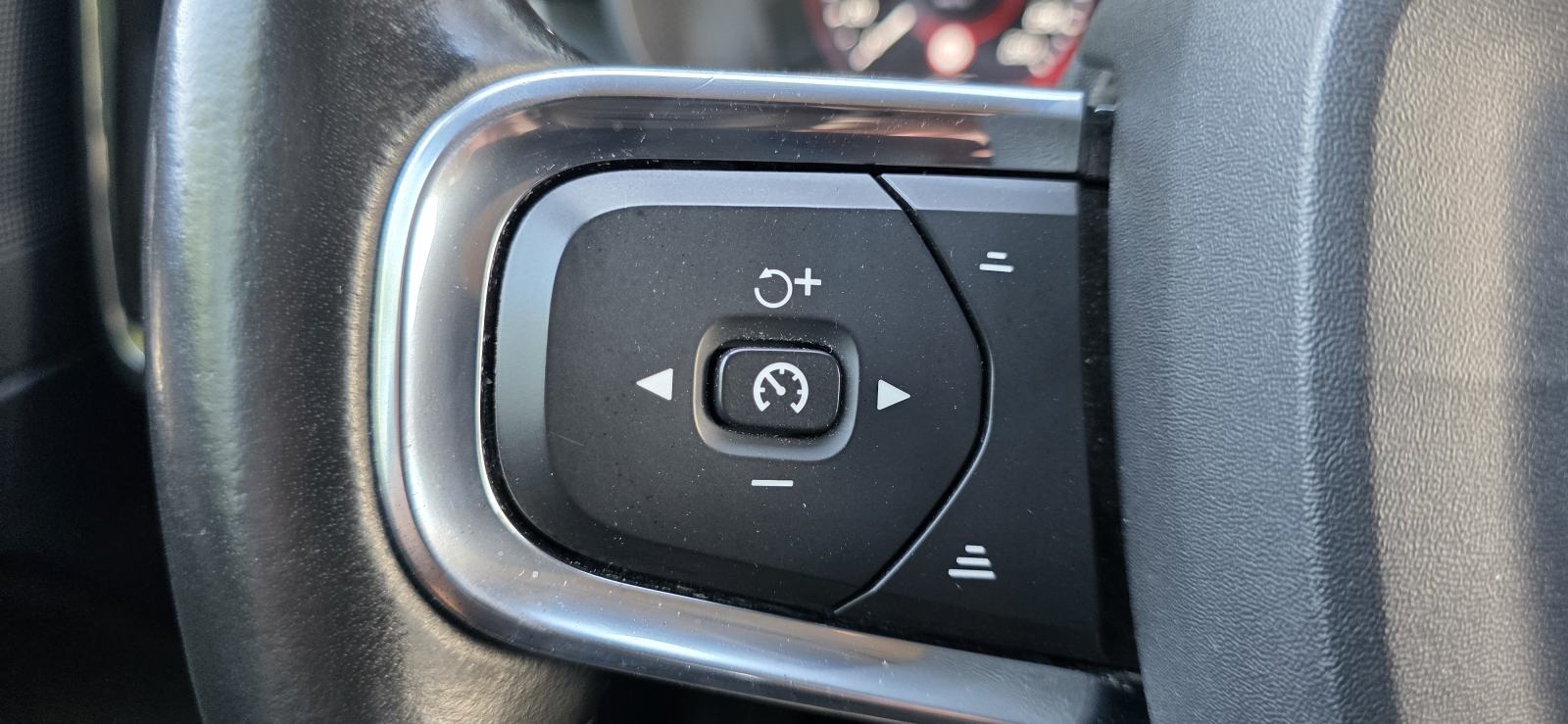Volvo XC40 D3, FULL LED, AUT. KLIMA, NAVI, TEMP, PDC, JAMSTVO..., fotografija 20