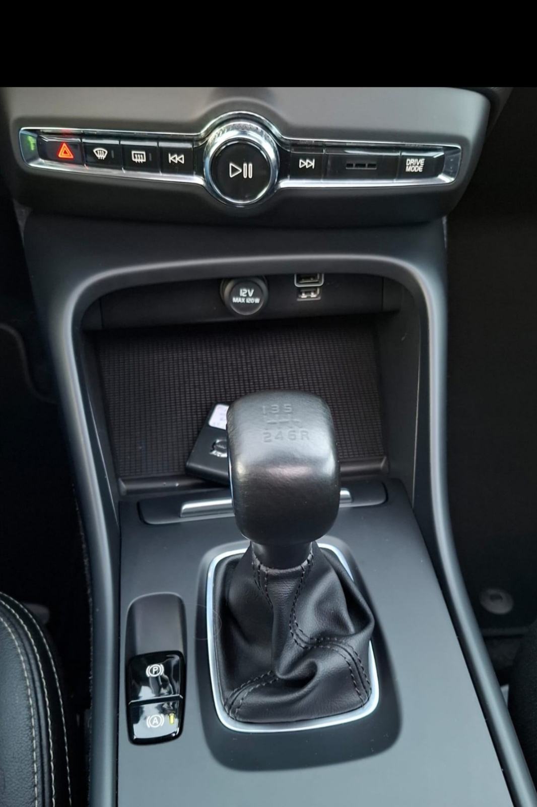 Volvo XC40 D3, fotografija 18