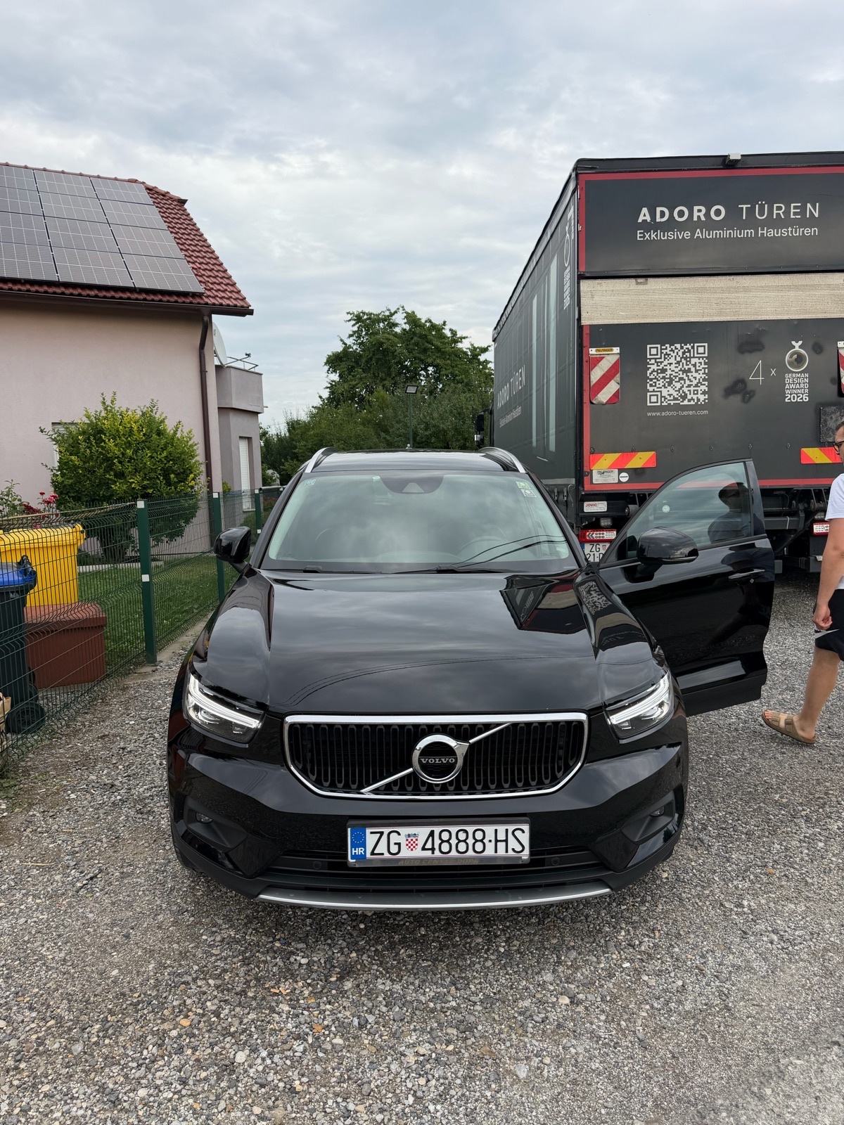 Volvo XC40 D4 AWD 190KS, PRVI VLASNIK, 4x4, MOMENTUM, FULL, U PDV !, fotografija 11
