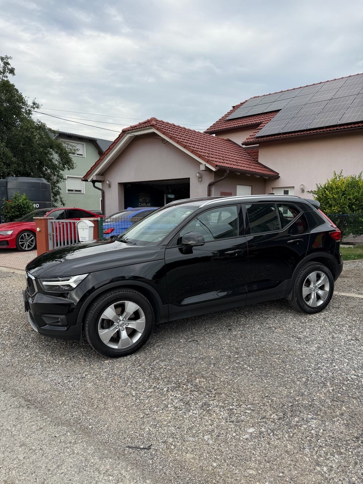 Volvo XC40 D4 AWD 190KS, PRVI VLASNIK, 4x4, MOMENTUM, FULL, U PDV !, fotografija 3