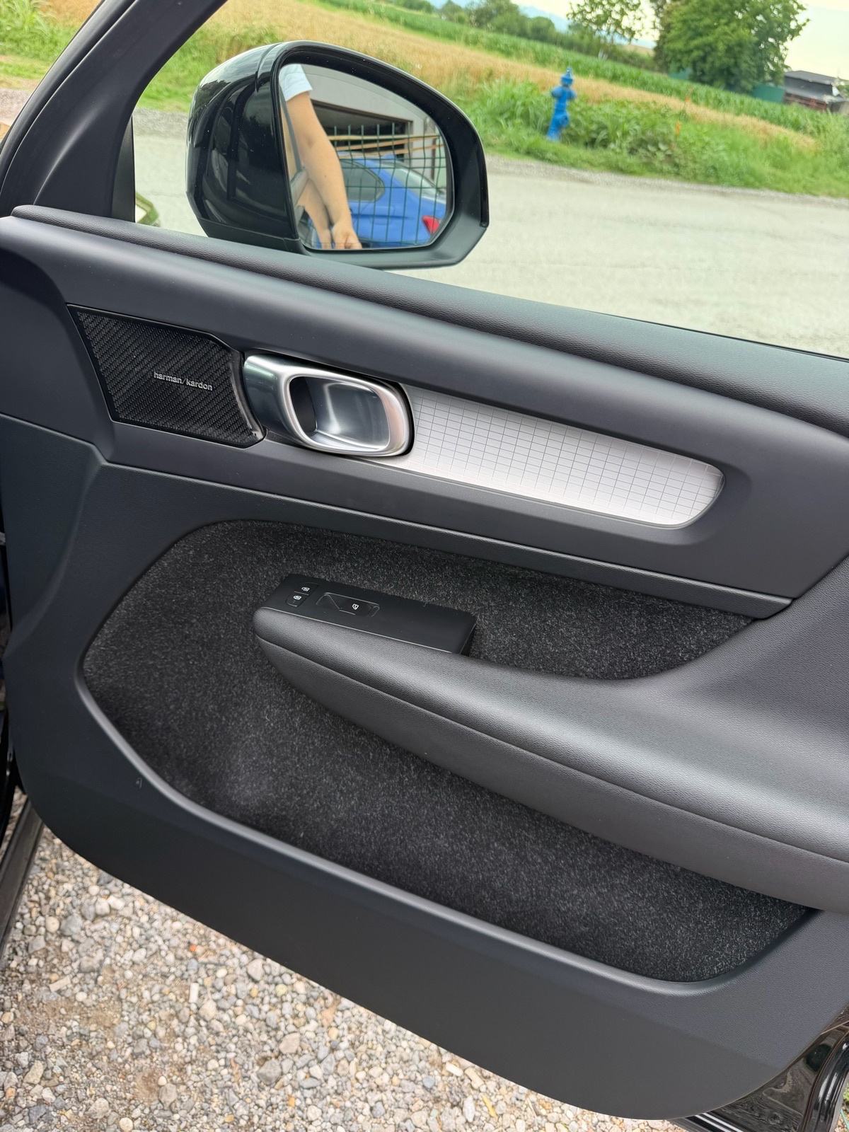Volvo XC40 D4 AWD 190KS, PRVI VLASNIK, 4x4, MOMENTUM, FULL, U PDV !, fotografija 13