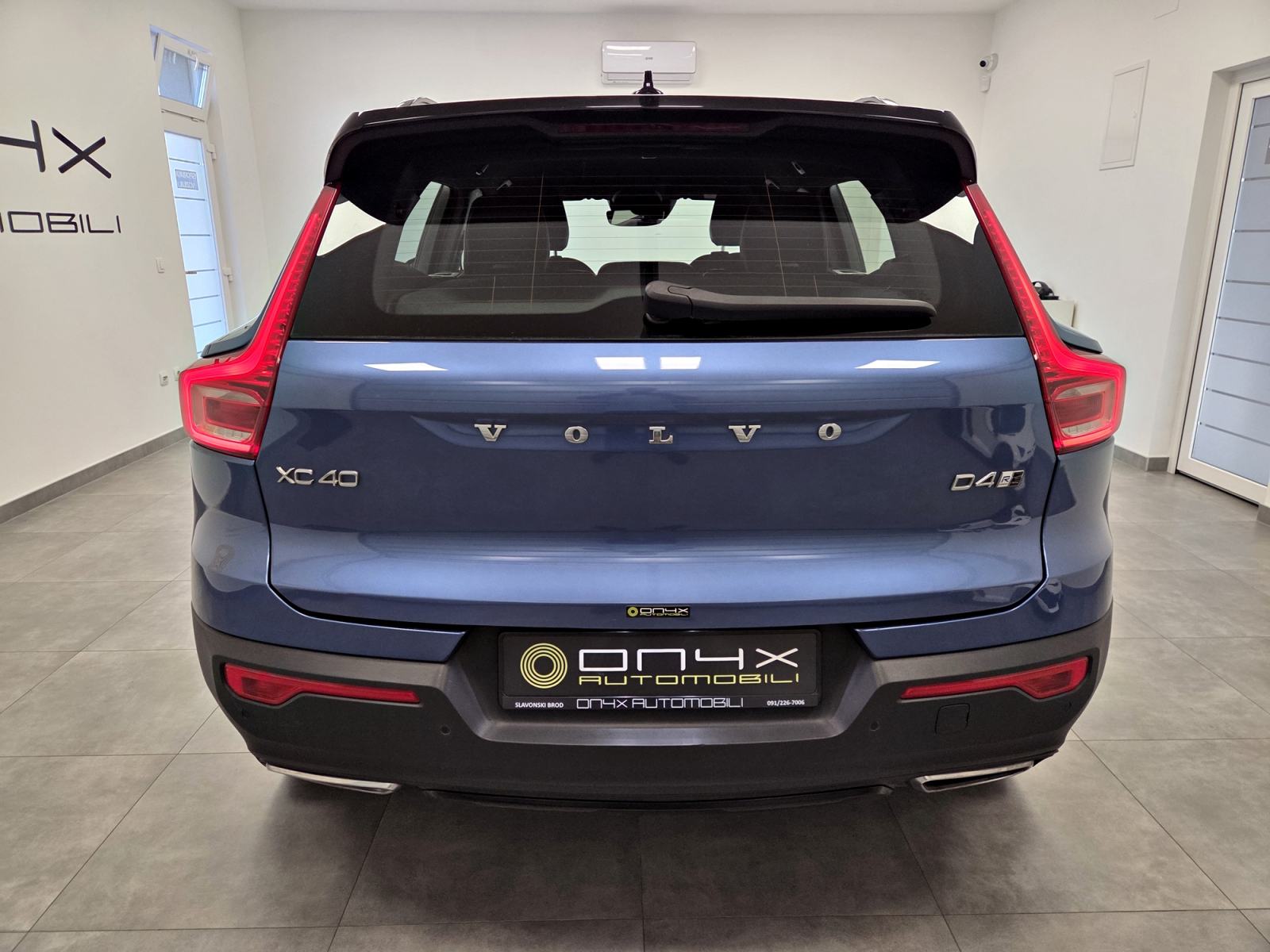 Volvo XC40 D4 AWD AUTOMATIK, 190KS, R-DESIGN, GARANCIJA NA KM, fotografija 5