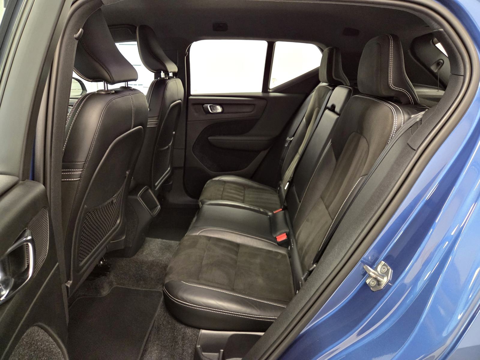 Volvo XC40 D4 AWD AUTOMATIK, 190KS, R-DESIGN, GARANCIJA NA KM, fotografija 14