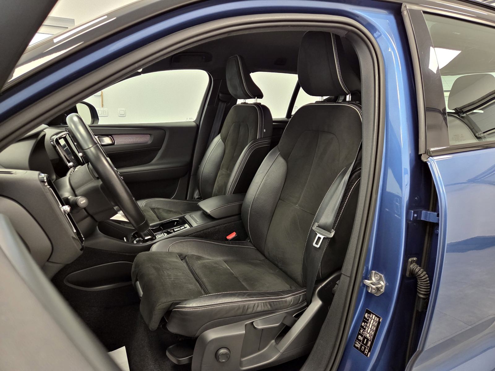 Volvo XC40 D4 AWD AUTOMATIK, 190KS, R-DESIGN, GARANCIJA NA KM, fotografija 12
