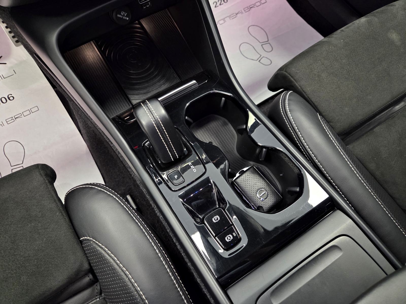 Volvo XC40 D4 AWD AUTOMATIK, 190KS, R-DESIGN, GARANCIJA NA KM, fotografija 19