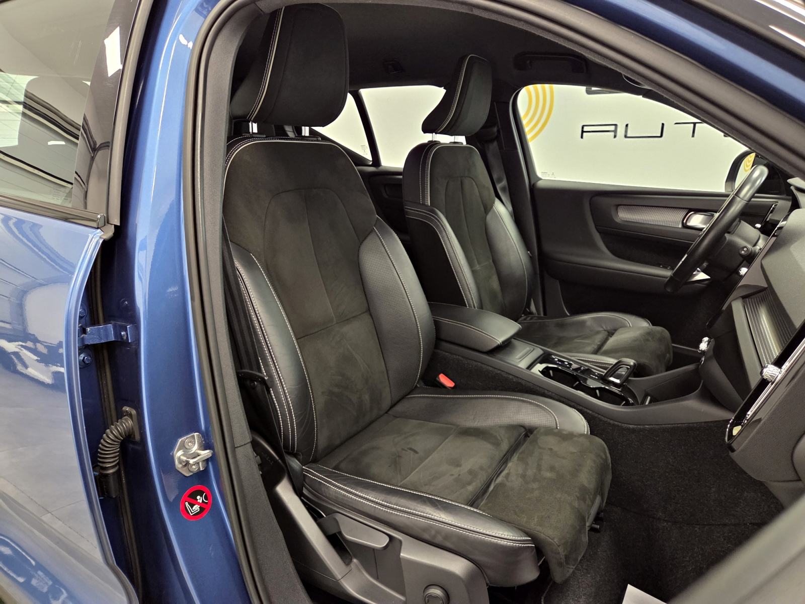 Volvo XC40 D4 AWD AUTOMATIK, 190KS, R-DESIGN, GARANCIJA NA KM, fotografija 13
