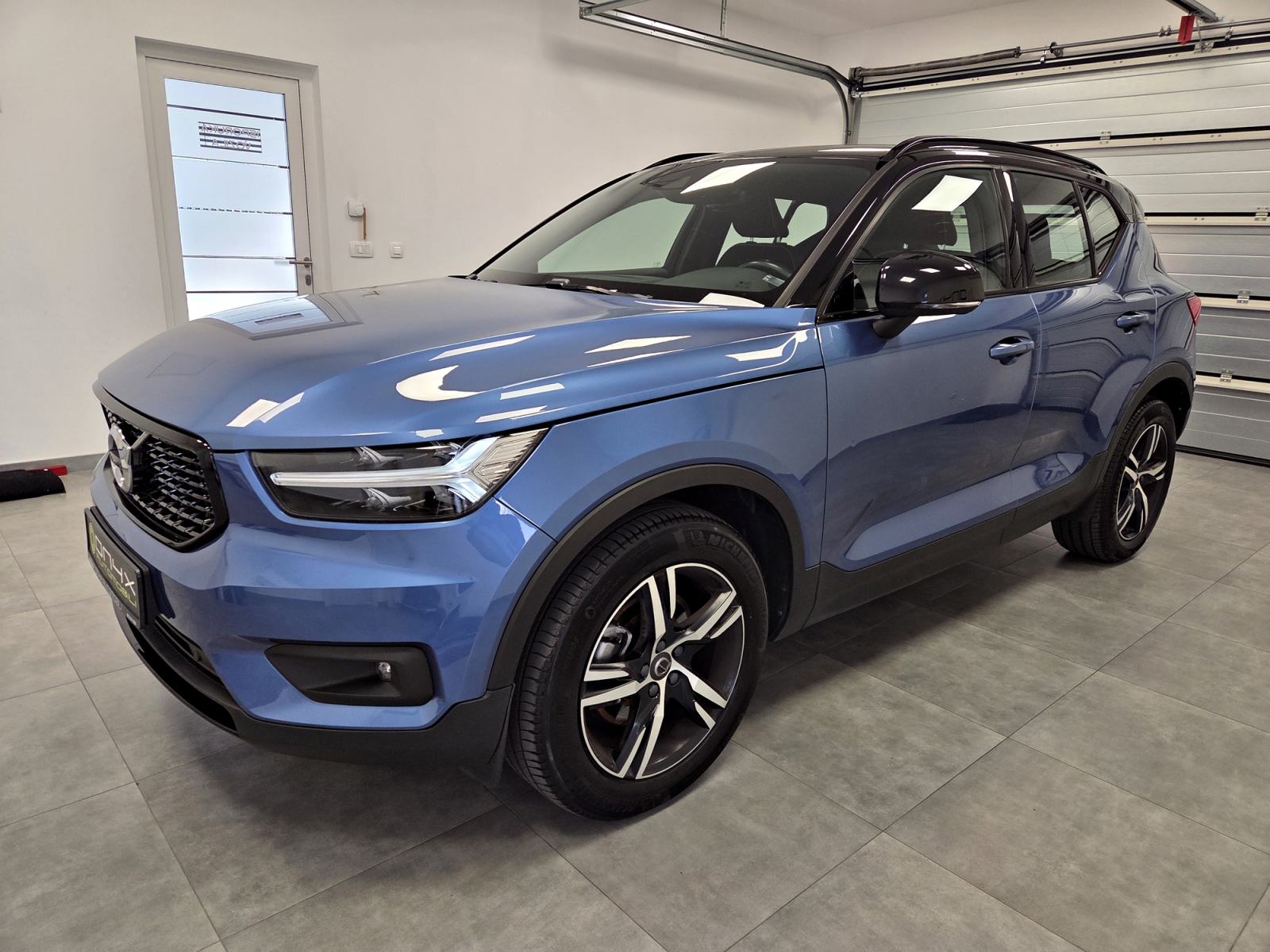 Volvo XC40 D4 AWD AUTOMATIK, 190KS, R-DESIGN, GARANCIJA NA KM, fotografija 3