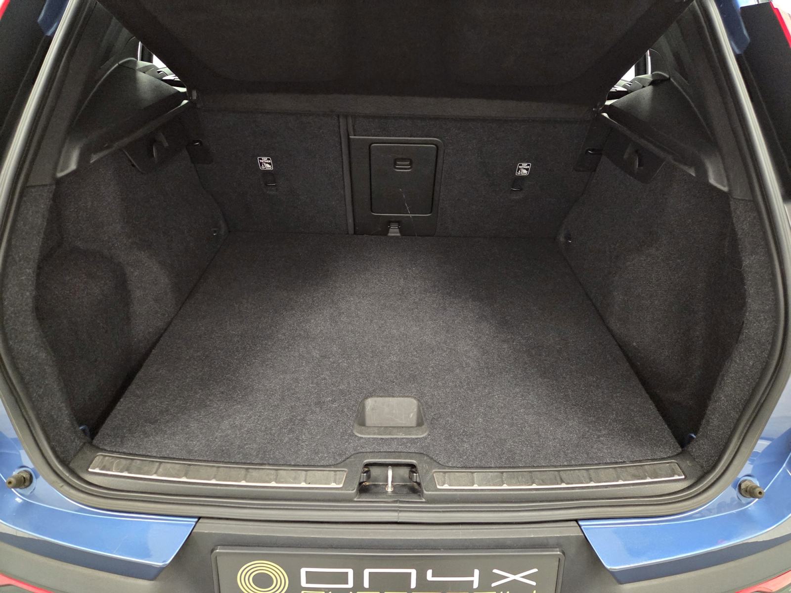 Volvo XC40 D4 AWD AUTOMATIK, 190KS, R-DESIGN, GARANCIJA NA KM, fotografija 8