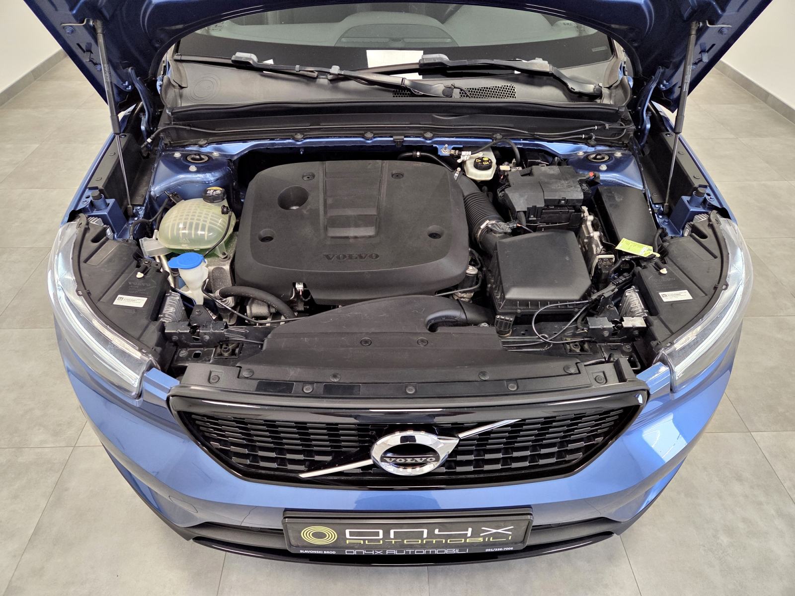 Volvo XC40 D4 AWD AUTOMATIK, 190KS, R-DESIGN, GARANCIJA NA KM, fotografija 7