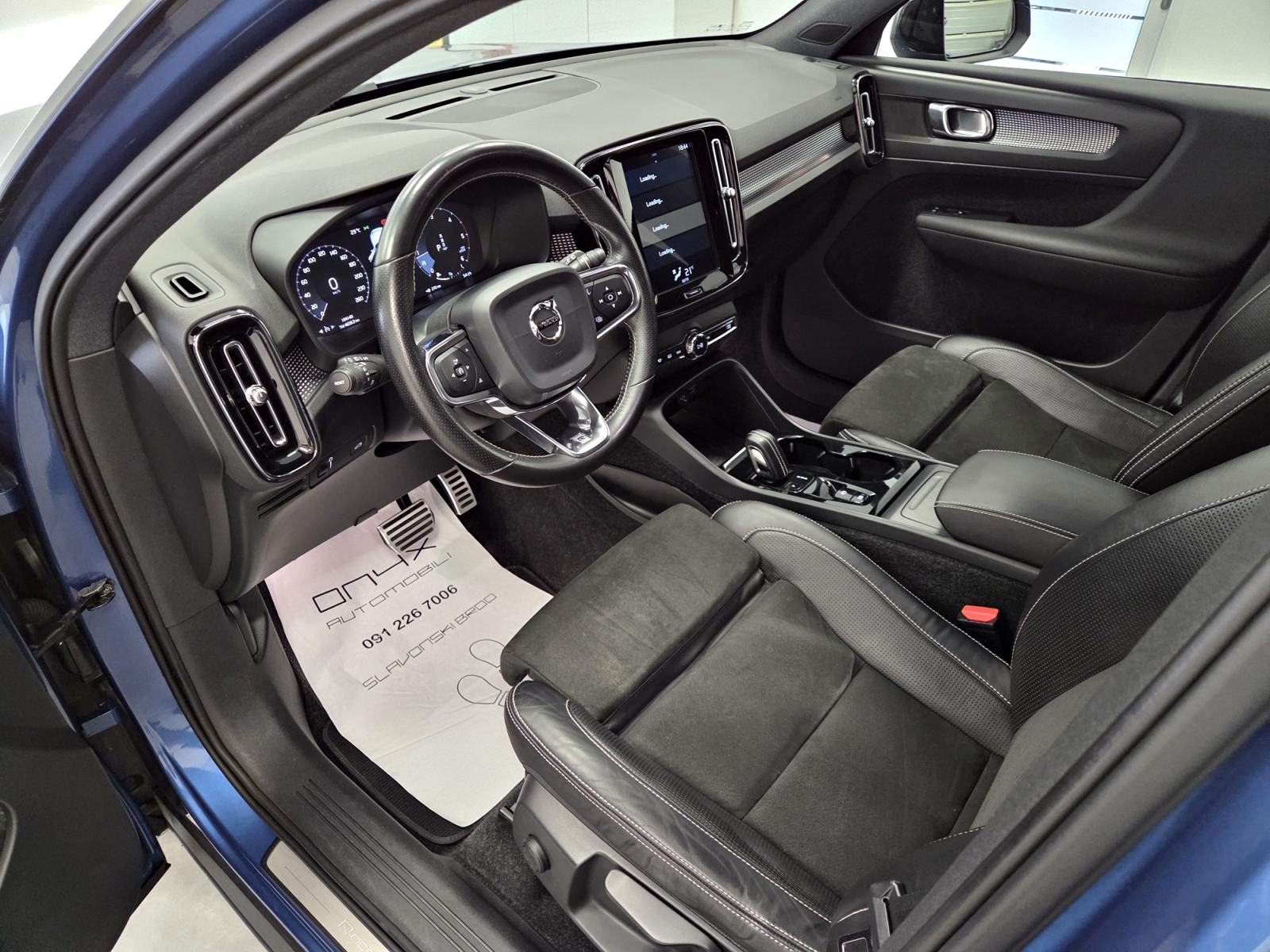 Volvo XC40 D4 AWD AUTOMATIK, 190KS, R-DESIGN, GARANCIJA NA KM, fotografija 10