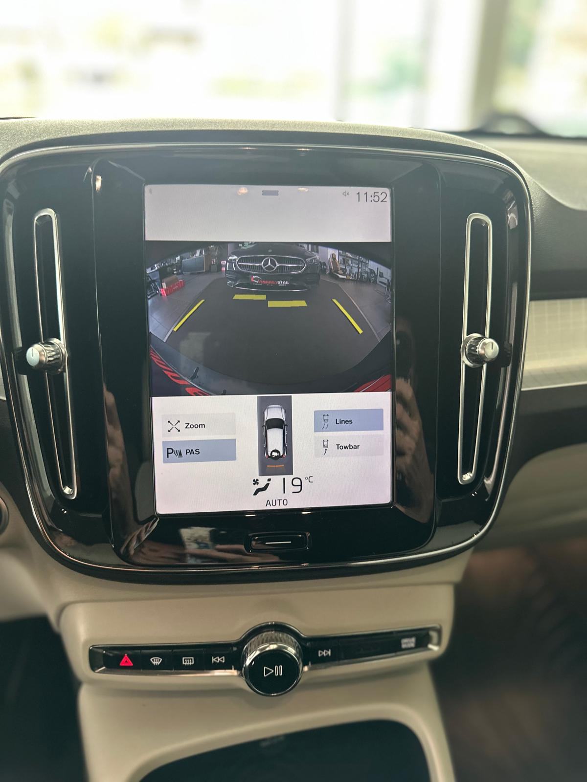 Volvo XC 40 D4 4x4 Navi-Virtual - Alu 19, fotografija 7