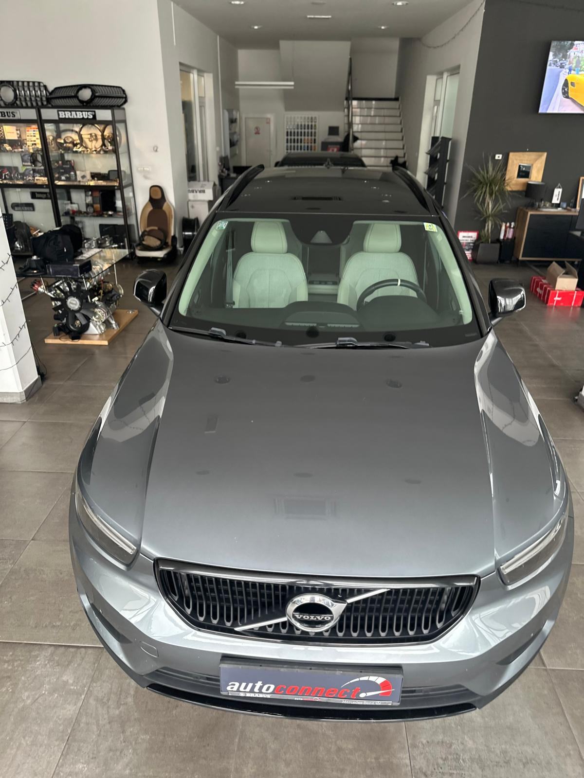 Volvo XC 40 D4 4x4 Navi-Virtual - Alu 19, fotografija 2