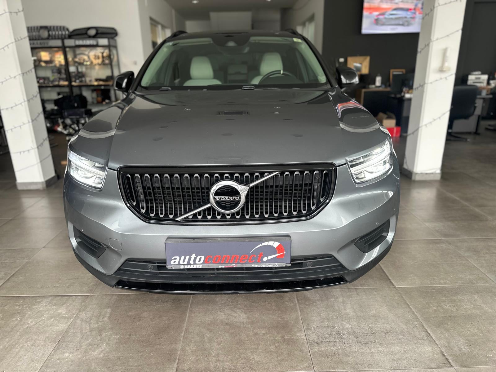 Volvo XC 40 D4 4x4 Navi-Virtual - Alu 19, fotografija 3