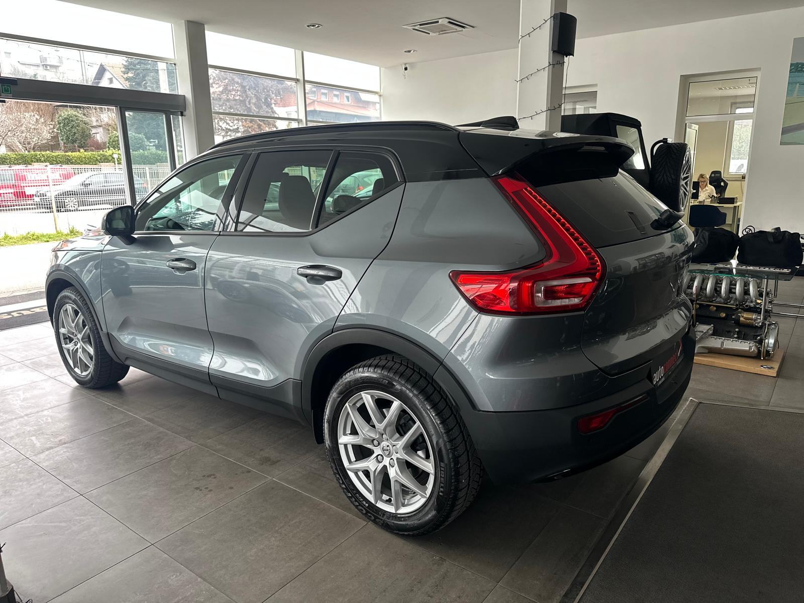Volvo XC 40 D4 4x4 Navi-Virtual - Alu 19, fotografija 4