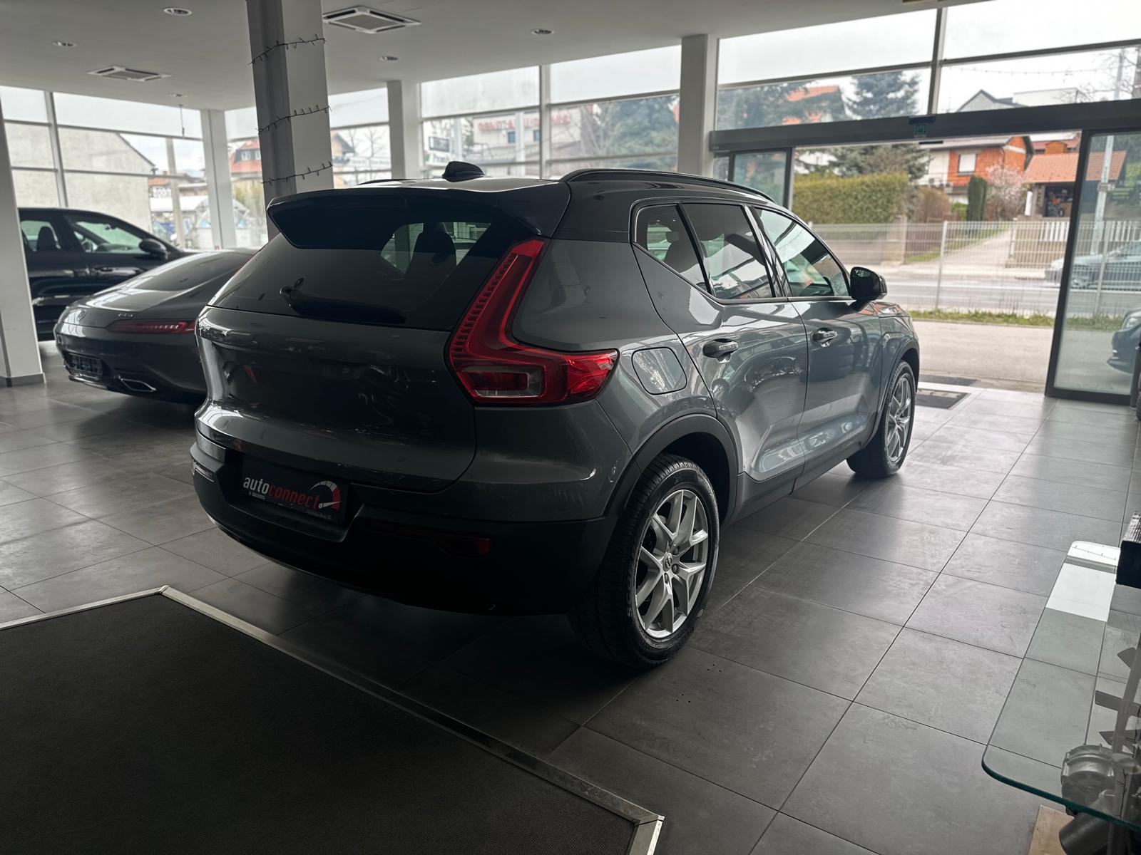 Volvo XC 40 D4 4x4 Navi-Virtual - Alu 19, fotografija 5