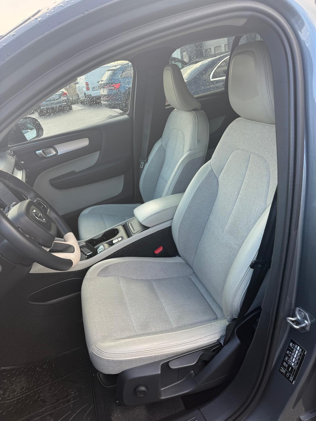 Volvo XC 40 D4 4x4 Navi-Virtual - Alu 19, fotografija 10