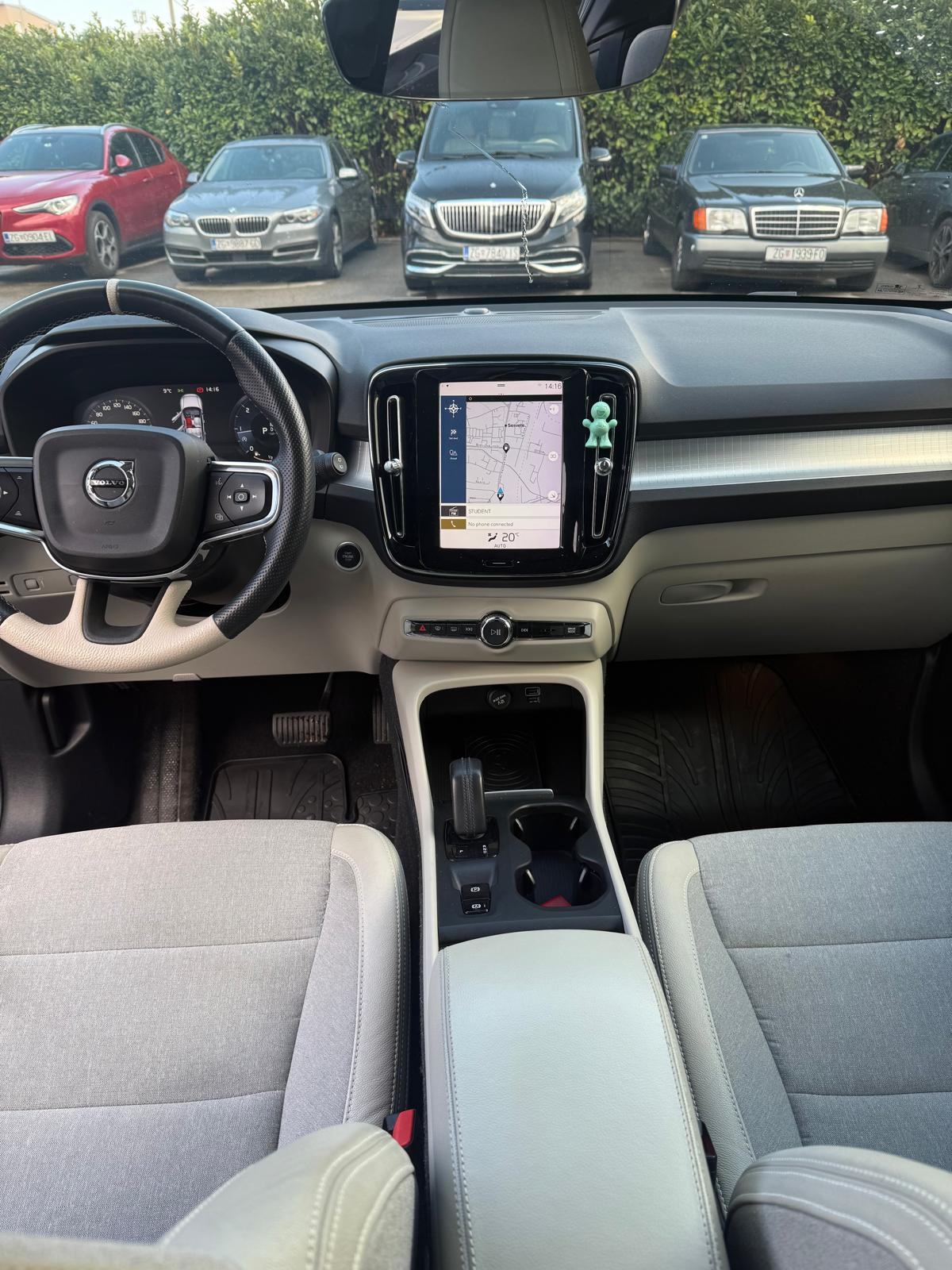 Volvo XC 40 D4 4x4 Navi-Virtual - Alu 19, fotografija 9