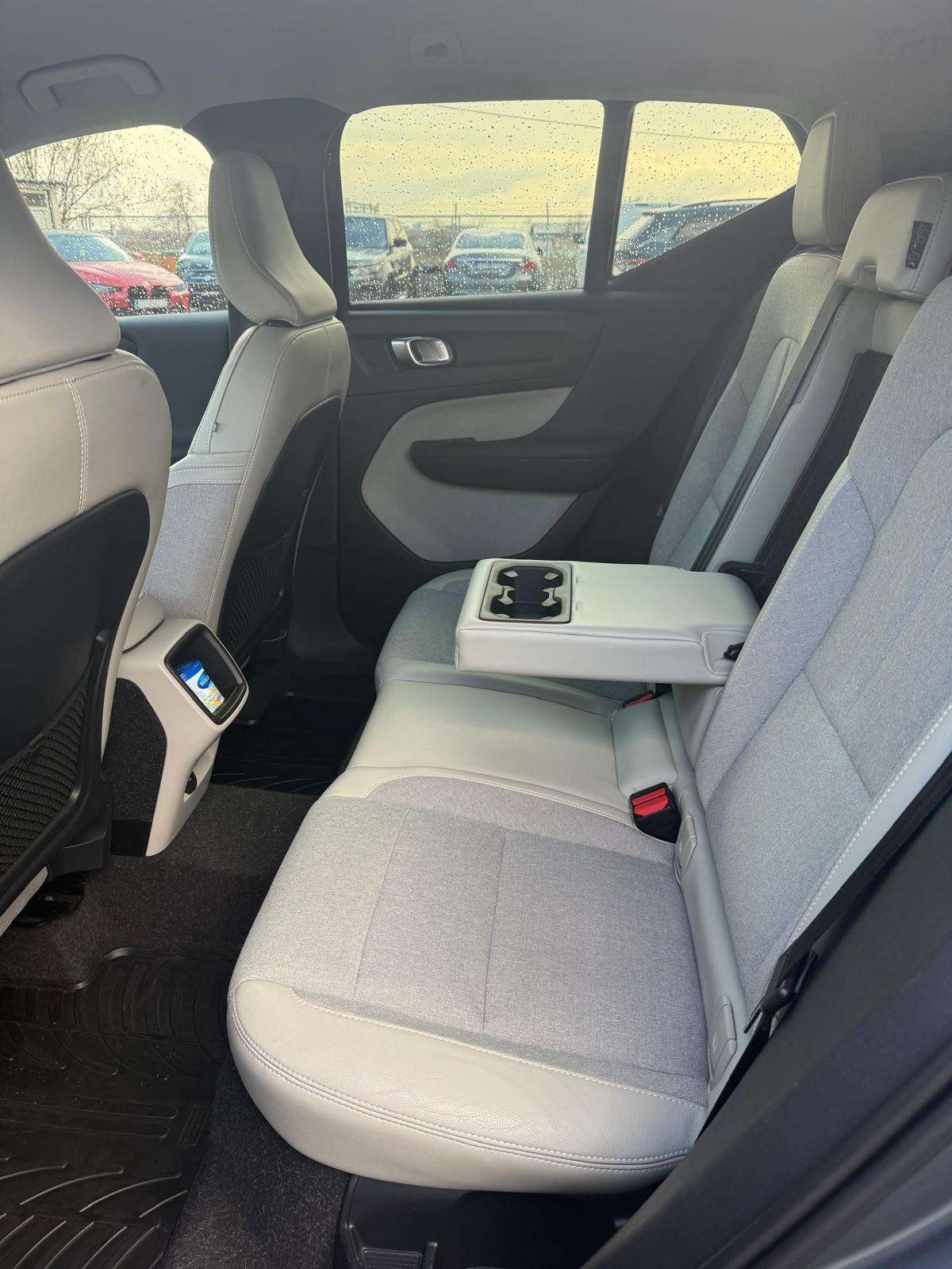 Volvo XC 40 D4 4x4 Navi-Virtual - Alu 19, fotografija 11
