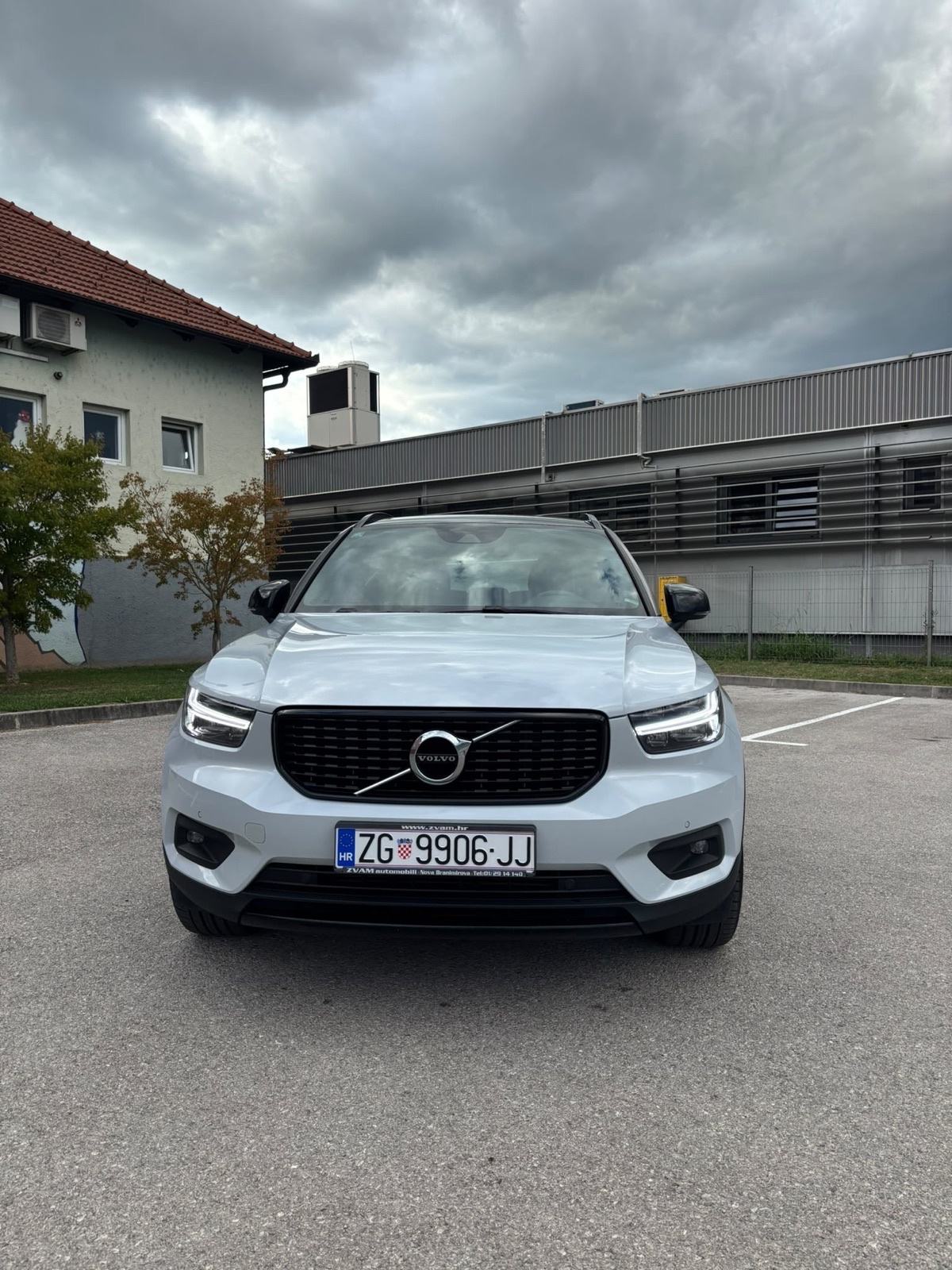Volvo XC40 R-design D3 automatik 2020 godina, pogled izvana - slika 1