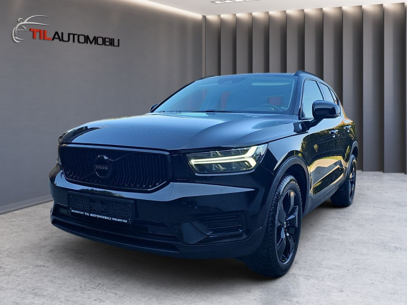 Volvo XC40 T2,R DESIGN,KAMERA,GRIJANJE SJEDALA I VOLANA,NAVIGACIJA,LED, fotografija 1