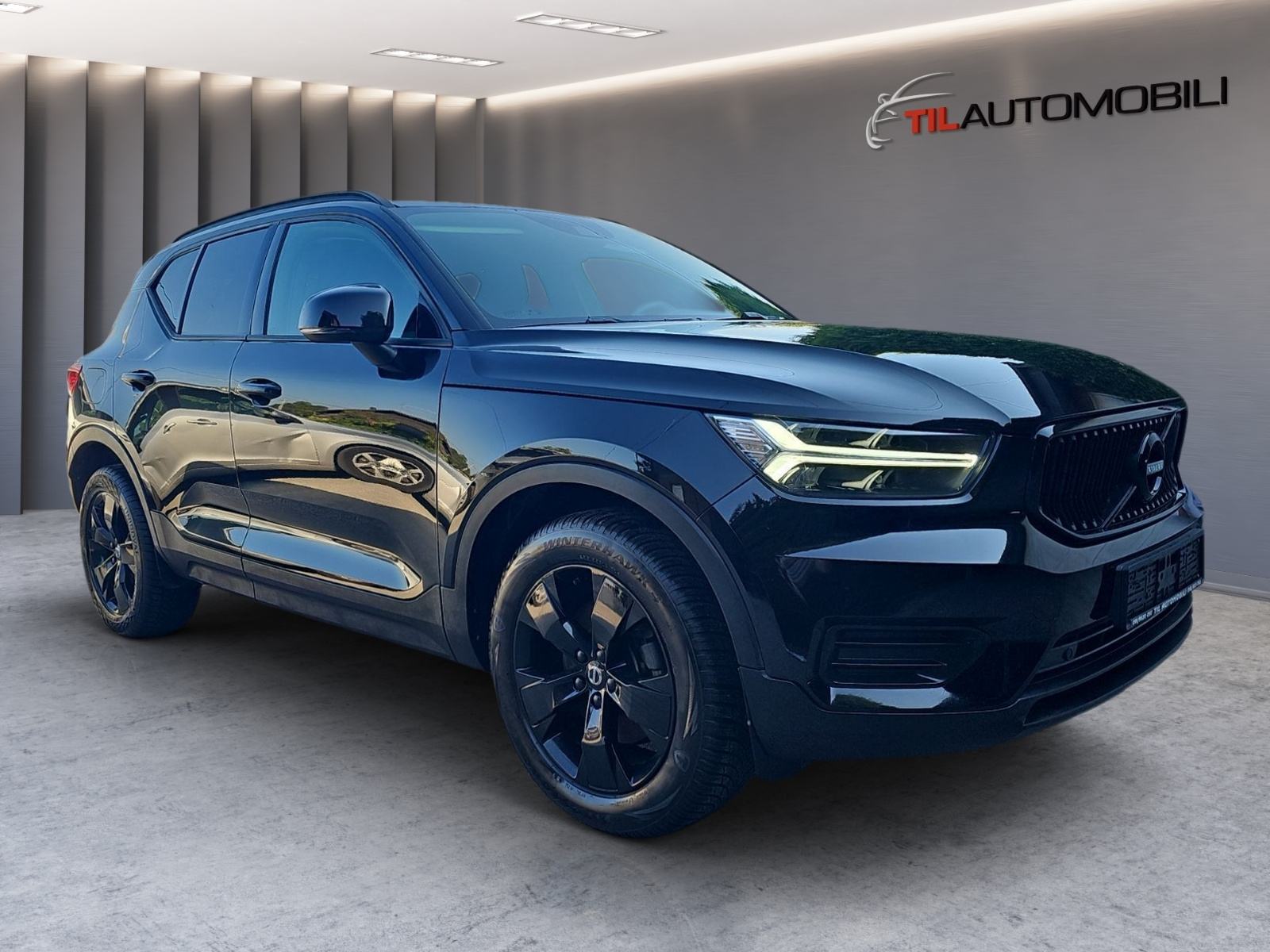 Volvo XC40 T2,R DESIGN,KAMERA,GRIJANJE SJEDALA I VOLANA,NAVIGACIJA,LED, fotografija 4