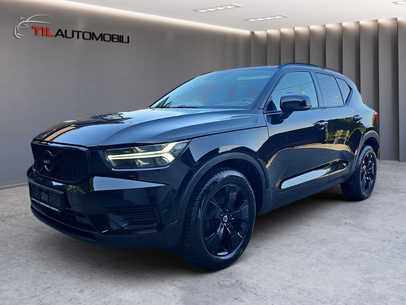 Volvo XC40 T2,R DESIGN,KAMERA,GRIJANJE SJEDALA I VOLANA,NAVIGACIJA,LED, fotografija 3