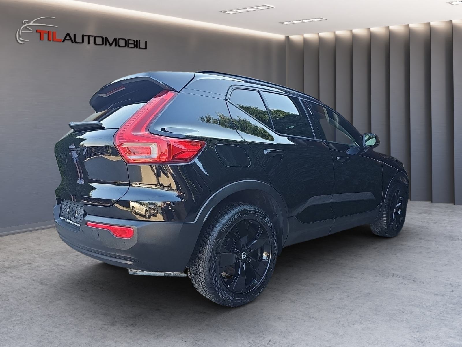Volvo XC40 T2,R DESIGN,KAMERA,GRIJANJE SJEDALA I VOLANA,NAVIGACIJA,LED, fotografija 7