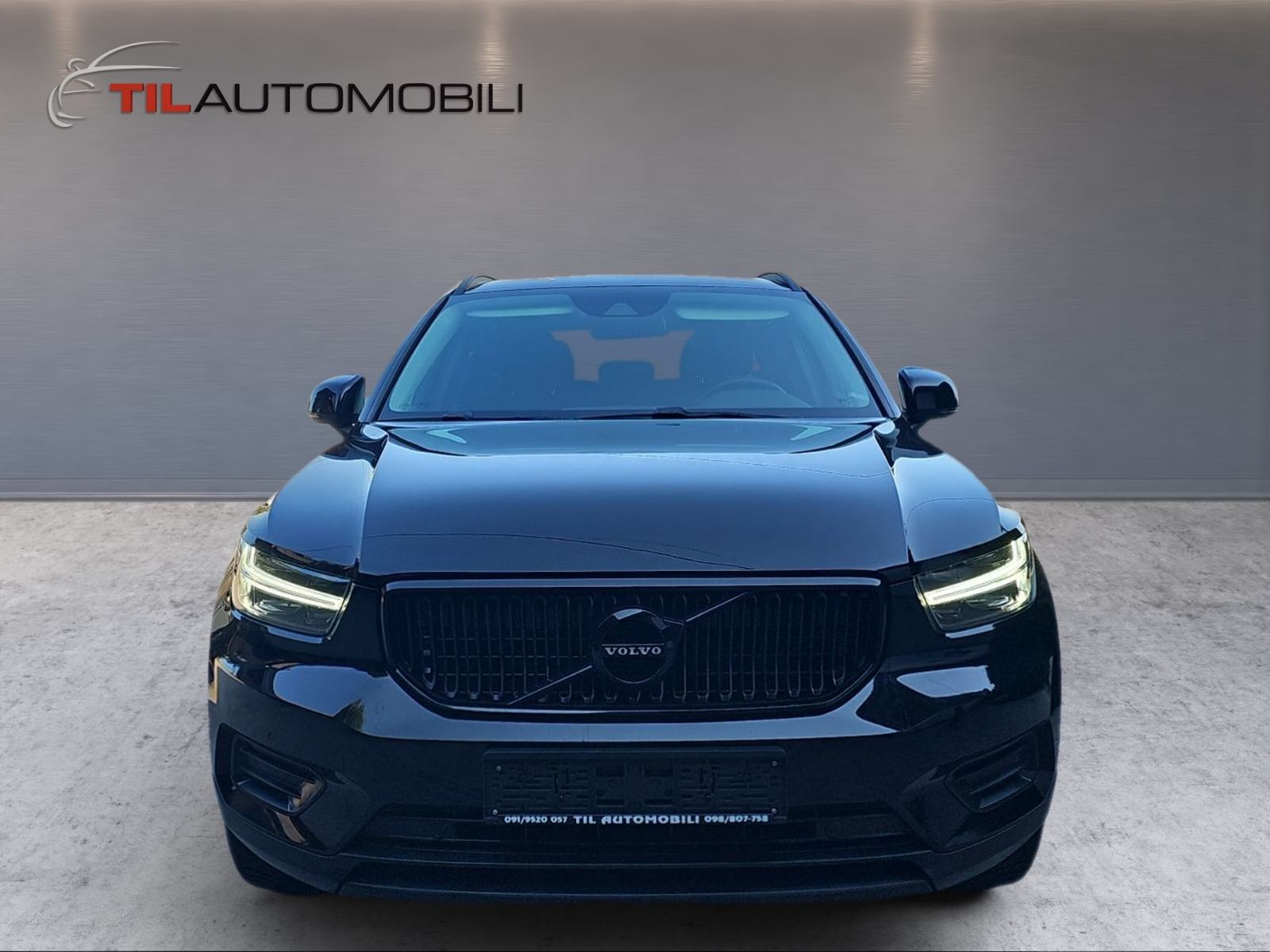 Volvo XC40 T2,R DESIGN,KAMERA,GRIJANJE SJEDALA I VOLANA,NAVIGACIJA,LED, fotografija 5