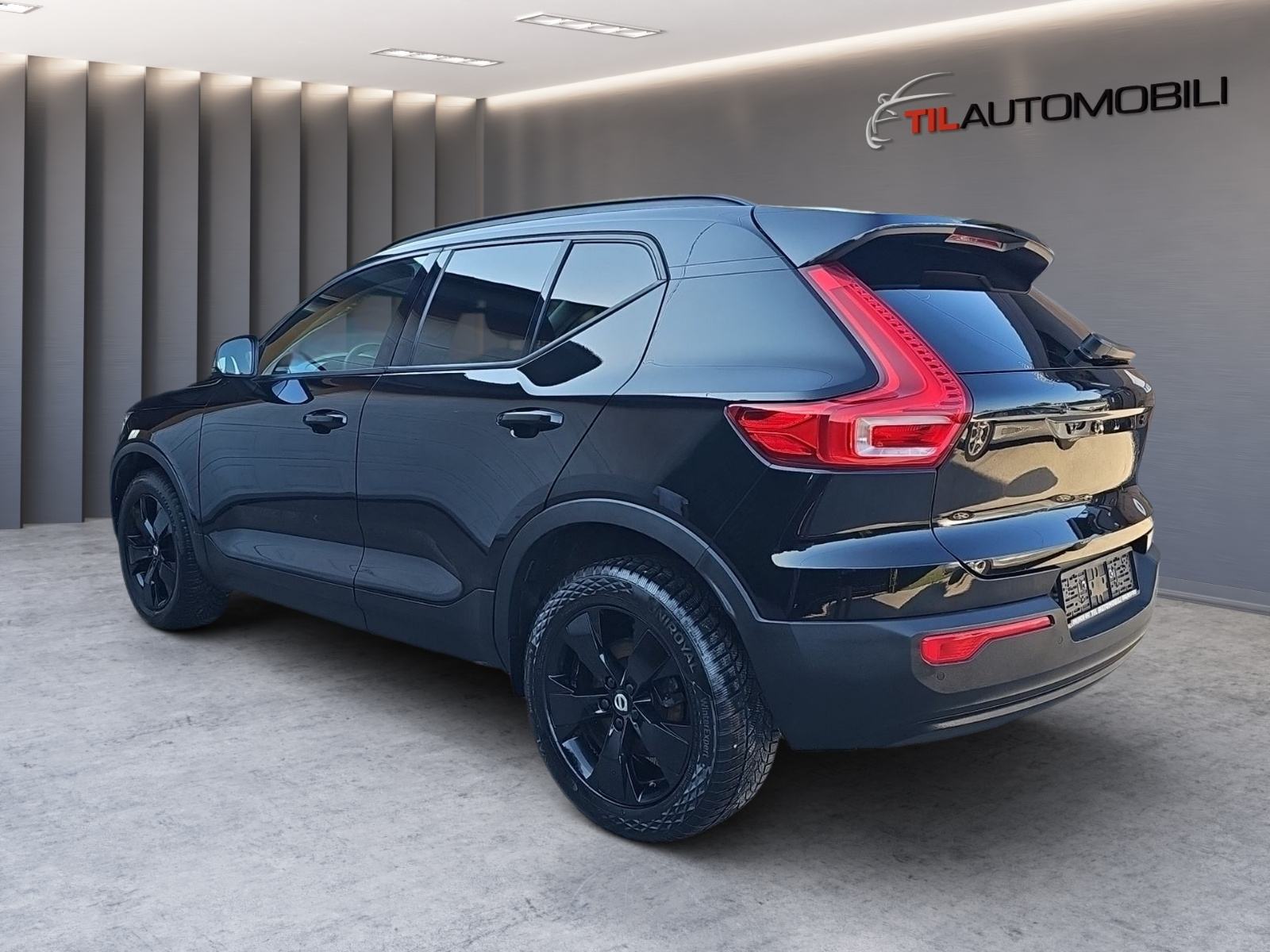 Volvo XC40 T2,R DESIGN,KAMERA,GRIJANJE SJEDALA I VOLANA,NAVIGACIJA,LED, fotografija 8