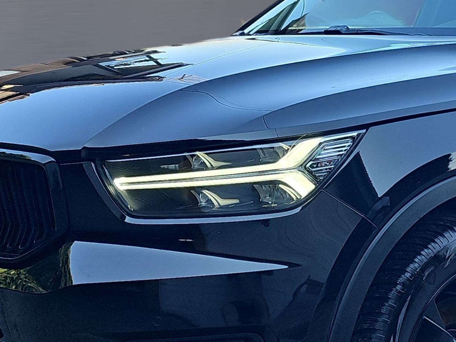 Volvo XC40 T2,R DESIGN,KAMERA,GRIJANJE SJEDALA I VOLANA,NAVIGACIJA,LED, fotografija 11