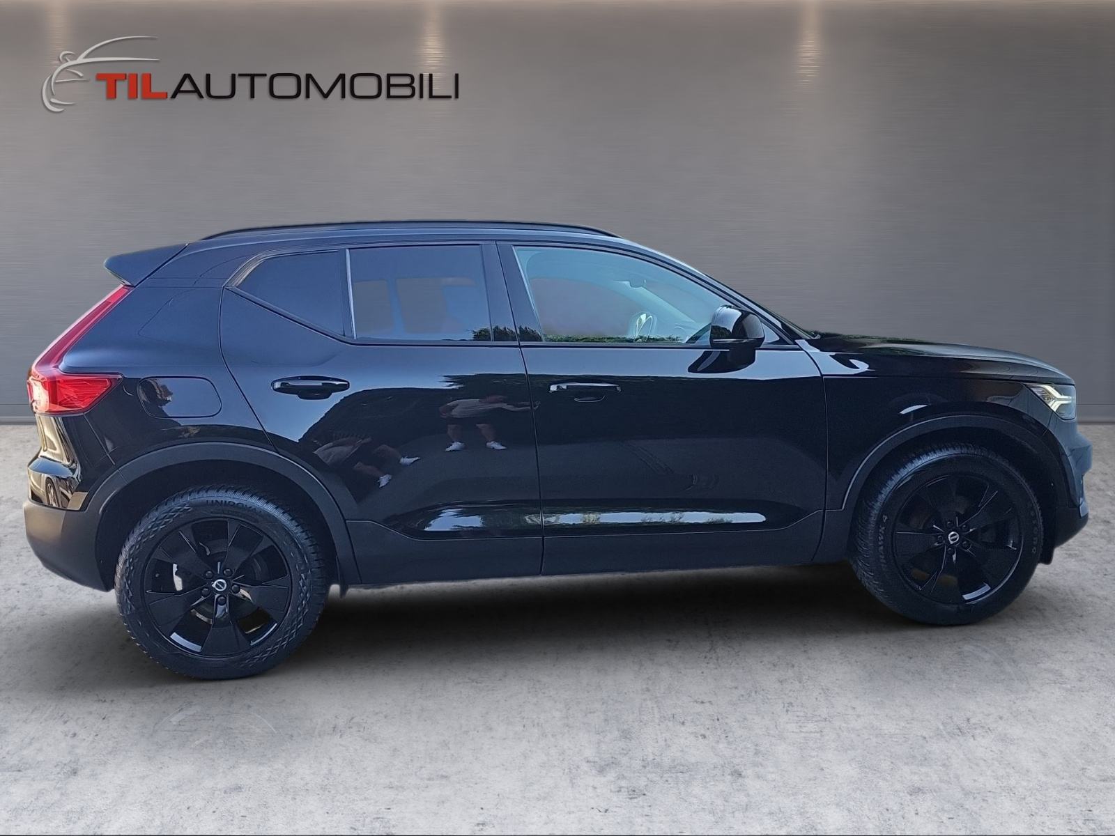 Volvo XC40 T2,R DESIGN,KAMERA,GRIJANJE SJEDALA I VOLANA,NAVIGACIJA,LED, fotografija 13