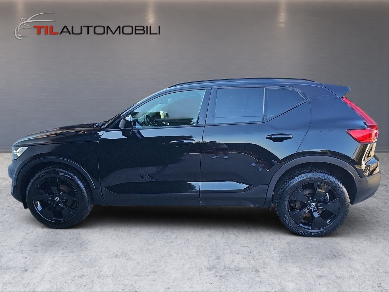 Volvo XC40 T2,R DESIGN,KAMERA,GRIJANJE SJEDALA I VOLANA,NAVIGACIJA,LED, fotografija 12