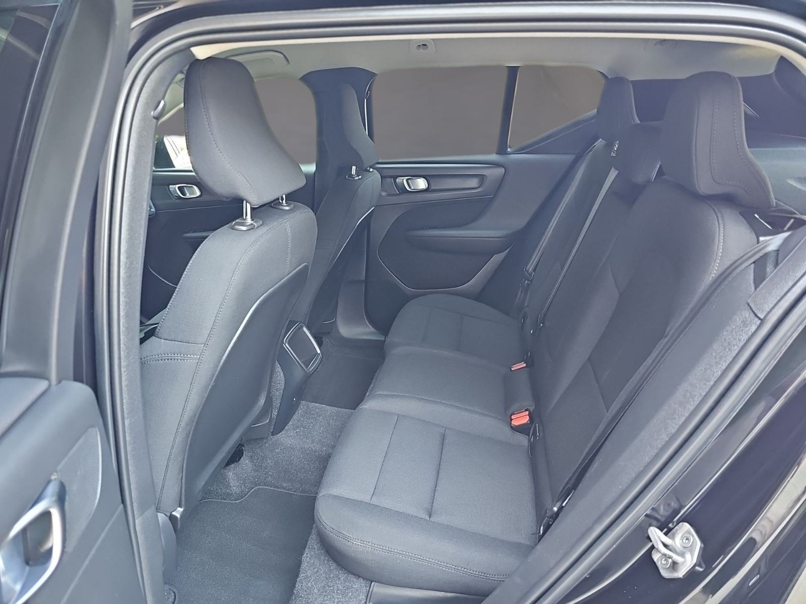 Volvo XC40 T2,R DESIGN,KAMERA,GRIJANJE SJEDALA I VOLANA,NAVIGACIJA,LED, fotografija 20