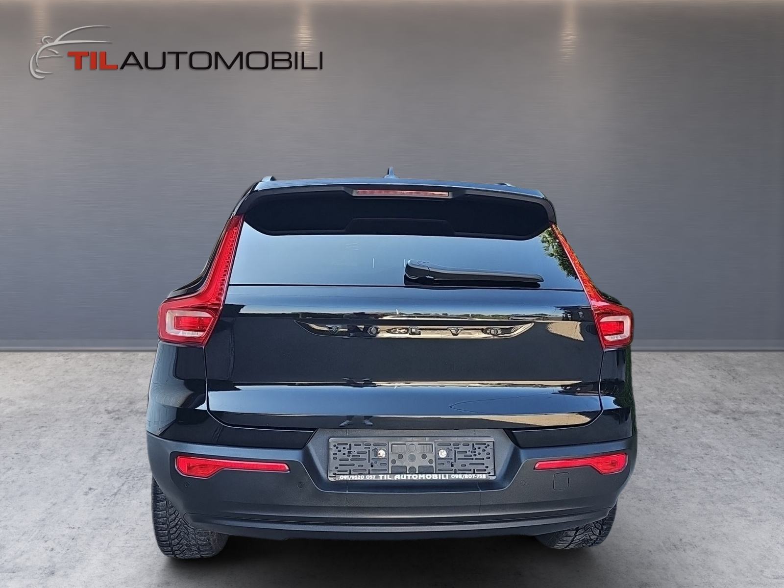 Volvo XC40 T2,R DESIGN,KAMERA,GRIJANJE SJEDALA I VOLANA,NAVIGACIJA,LED, fotografija 14