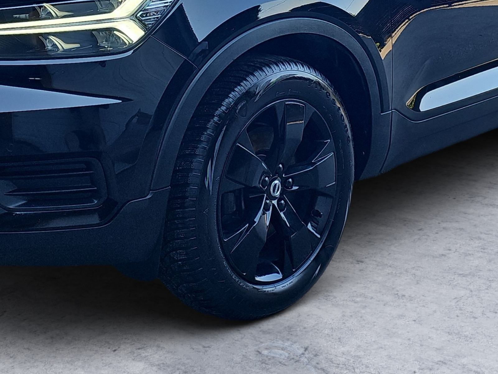 Volvo XC40 T2,R DESIGN,KAMERA,GRIJANJE SJEDALA I VOLANA,NAVIGACIJA,LED, fotografija 10