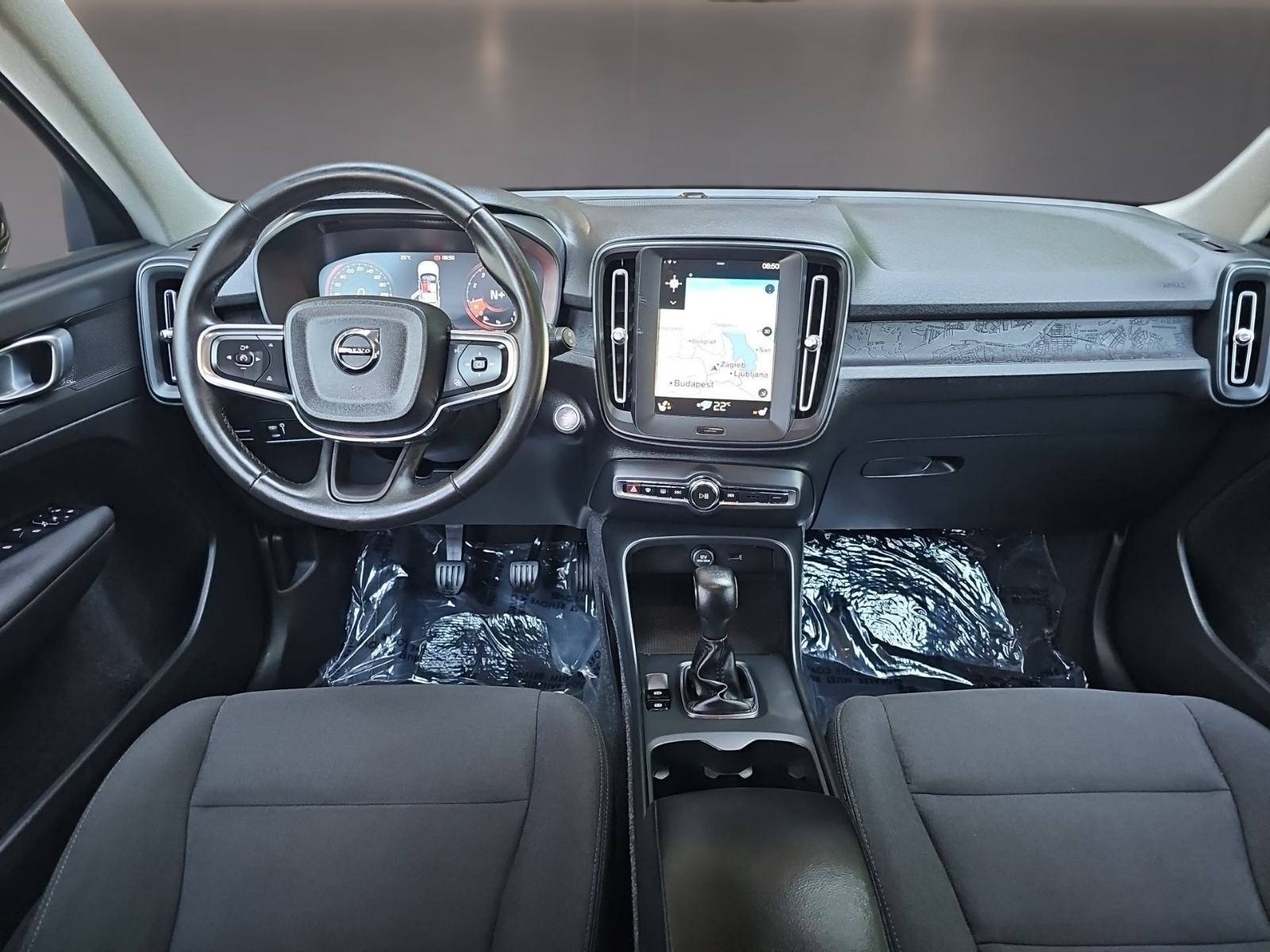Volvo XC40 T2,R DESIGN,KAMERA,GRIJANJE SJEDALA I VOLANA,NAVIGACIJA,LED, fotografija 15