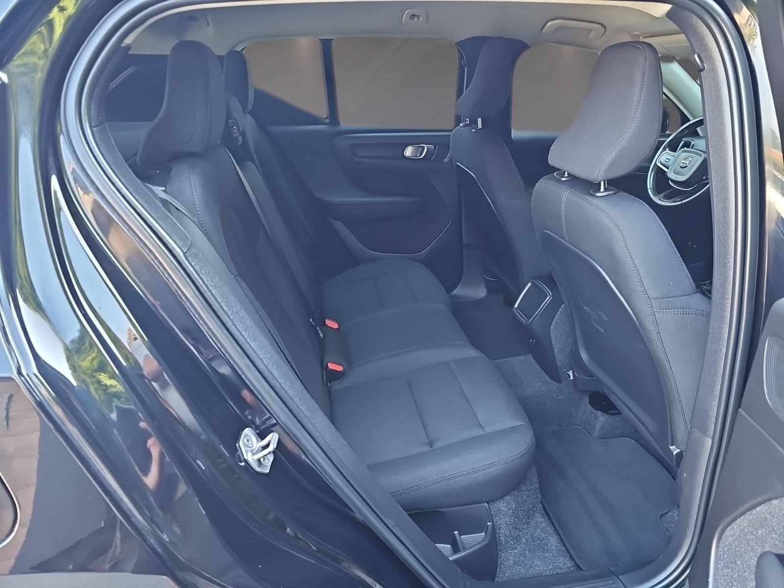 Volvo XC40 T2,R DESIGN,KAMERA,GRIJANJE SJEDALA I VOLANA,NAVIGACIJA,LED, fotografija 19