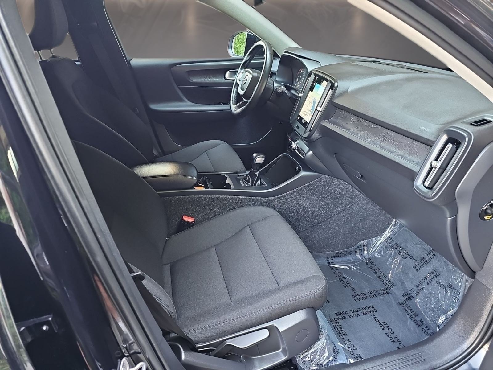 Volvo XC40 T2,R DESIGN,KAMERA,GRIJANJE SJEDALA I VOLANA,NAVIGACIJA,LED, fotografija 17