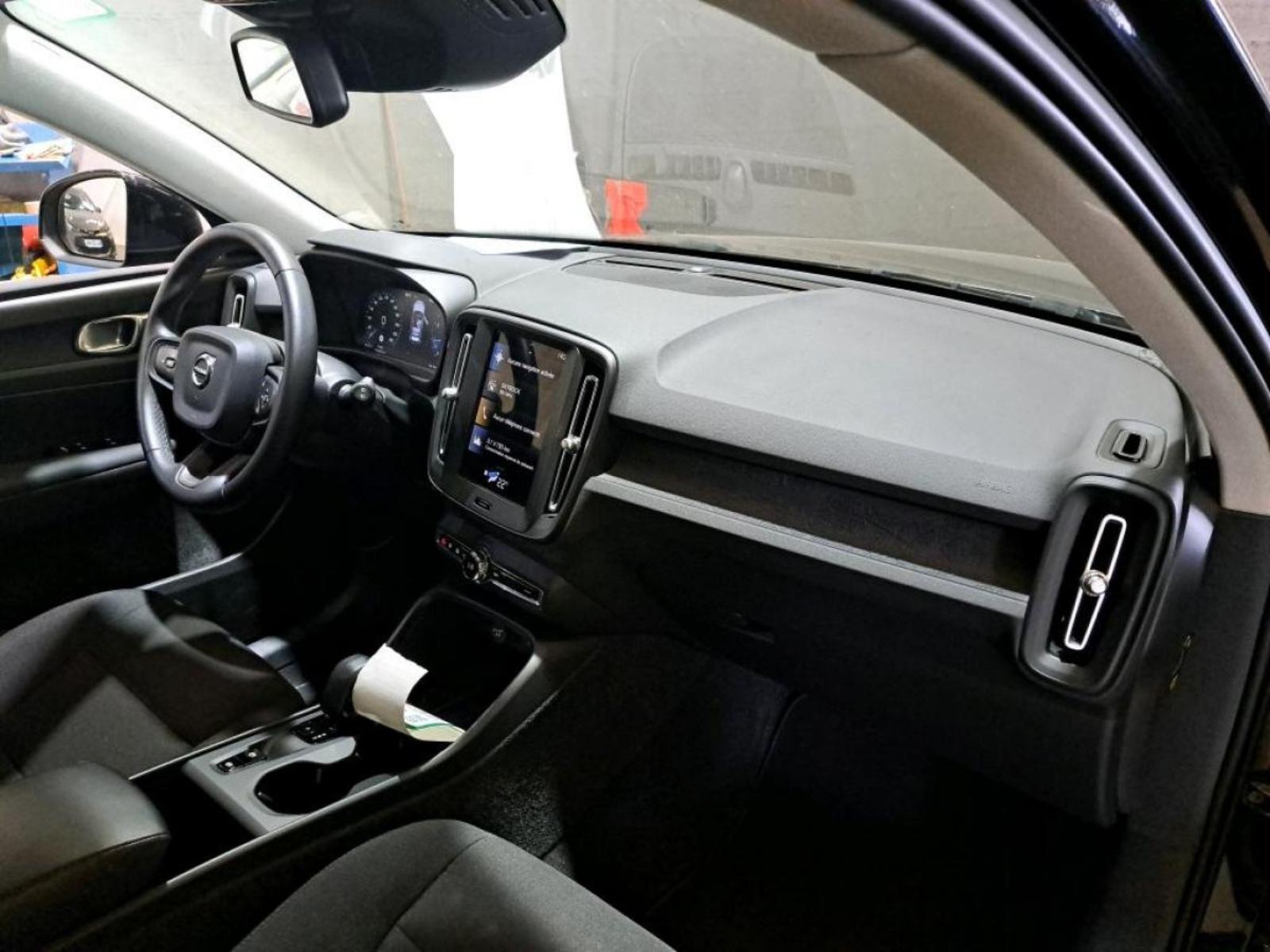 Volvo XC40 T2 automatik, fotografija 8