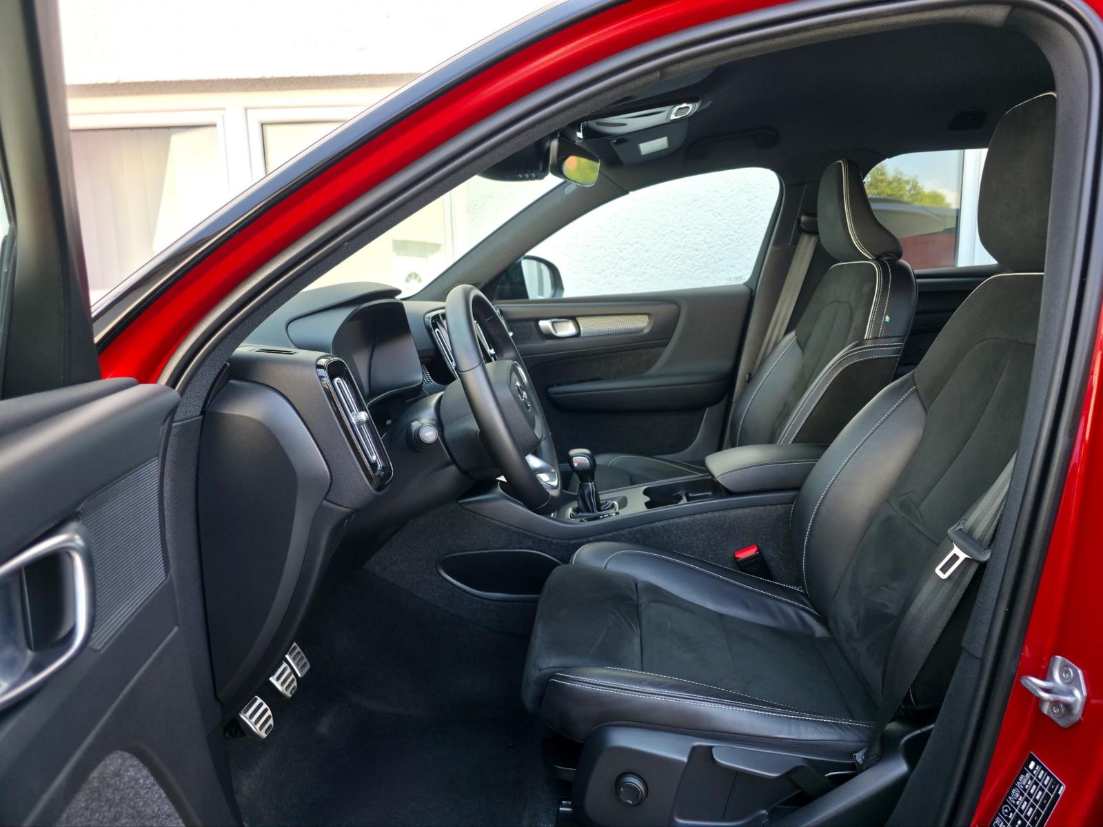 Volvo XC40 T2 R-Design FULLED-ACC-TEMP-VIRTUAL-AMBIENT-KEYLESS-KAMERA-, fotografija 6