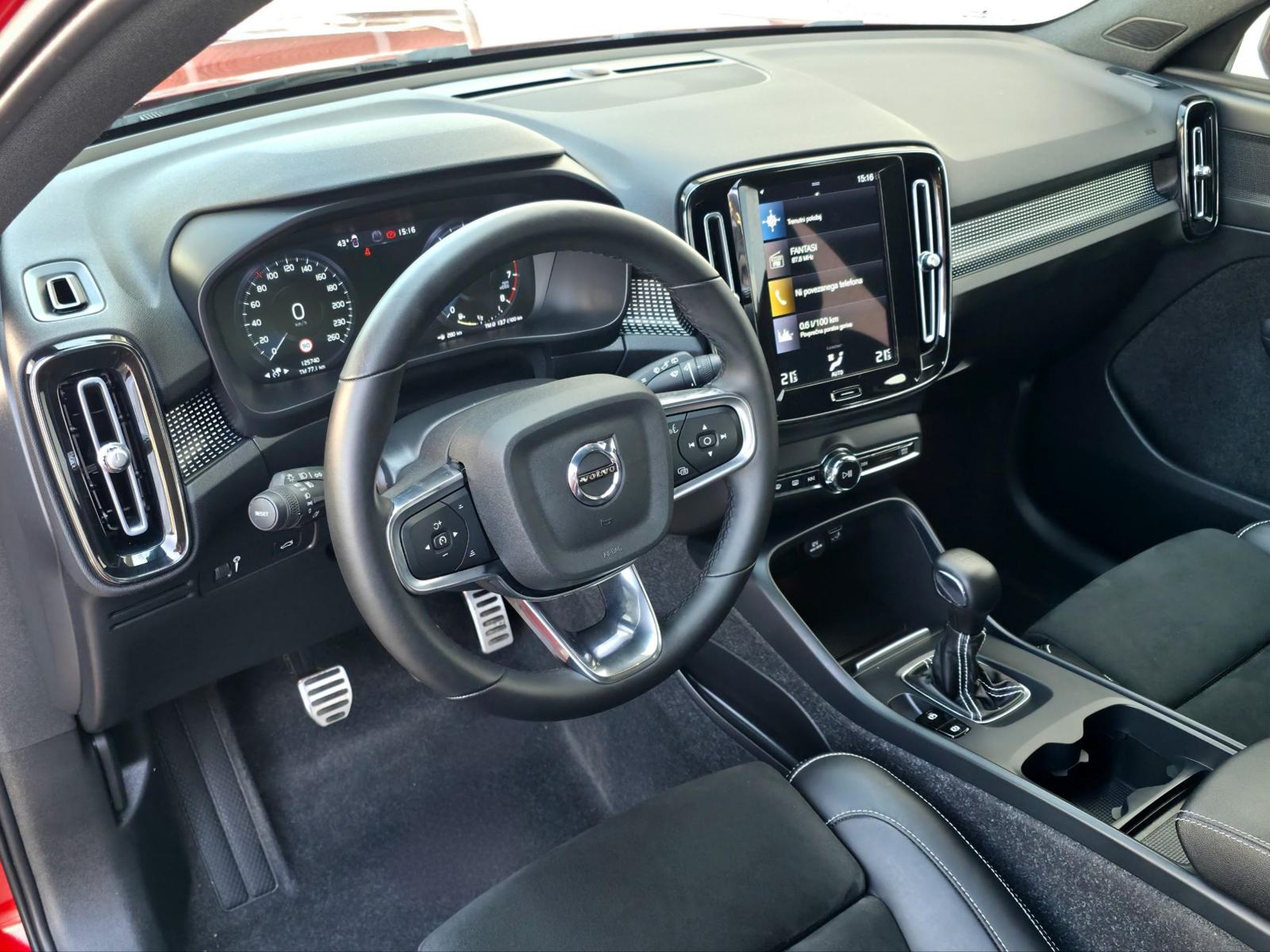 Volvo XC40 T2 R-Design FULLED-ACC-TEMP-VIRTUAL-AMBIENT-KEYLESS-KAMERA-, fotografija 5