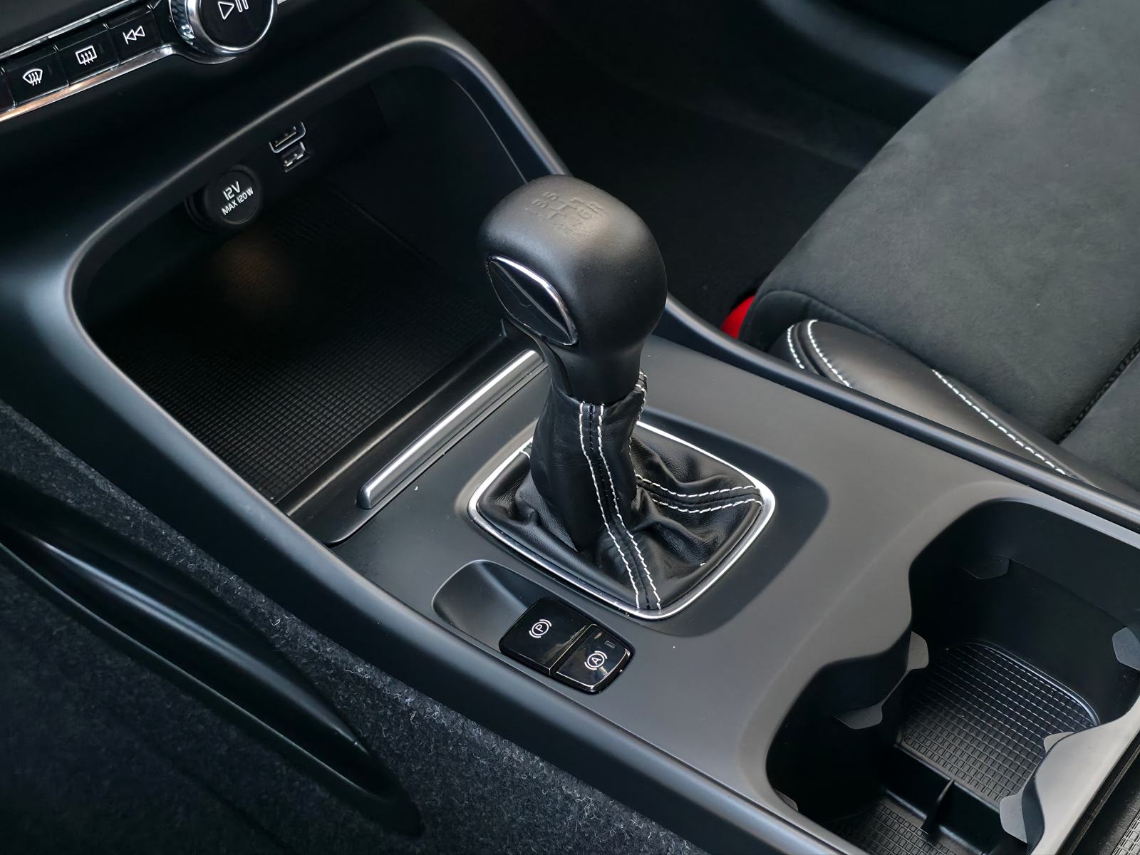 Volvo XC40 T2 R-Design FULLED-ACC-TEMP-VIRTUAL-AMBIENT-KEYLESS-KAMERA-, fotografija 11