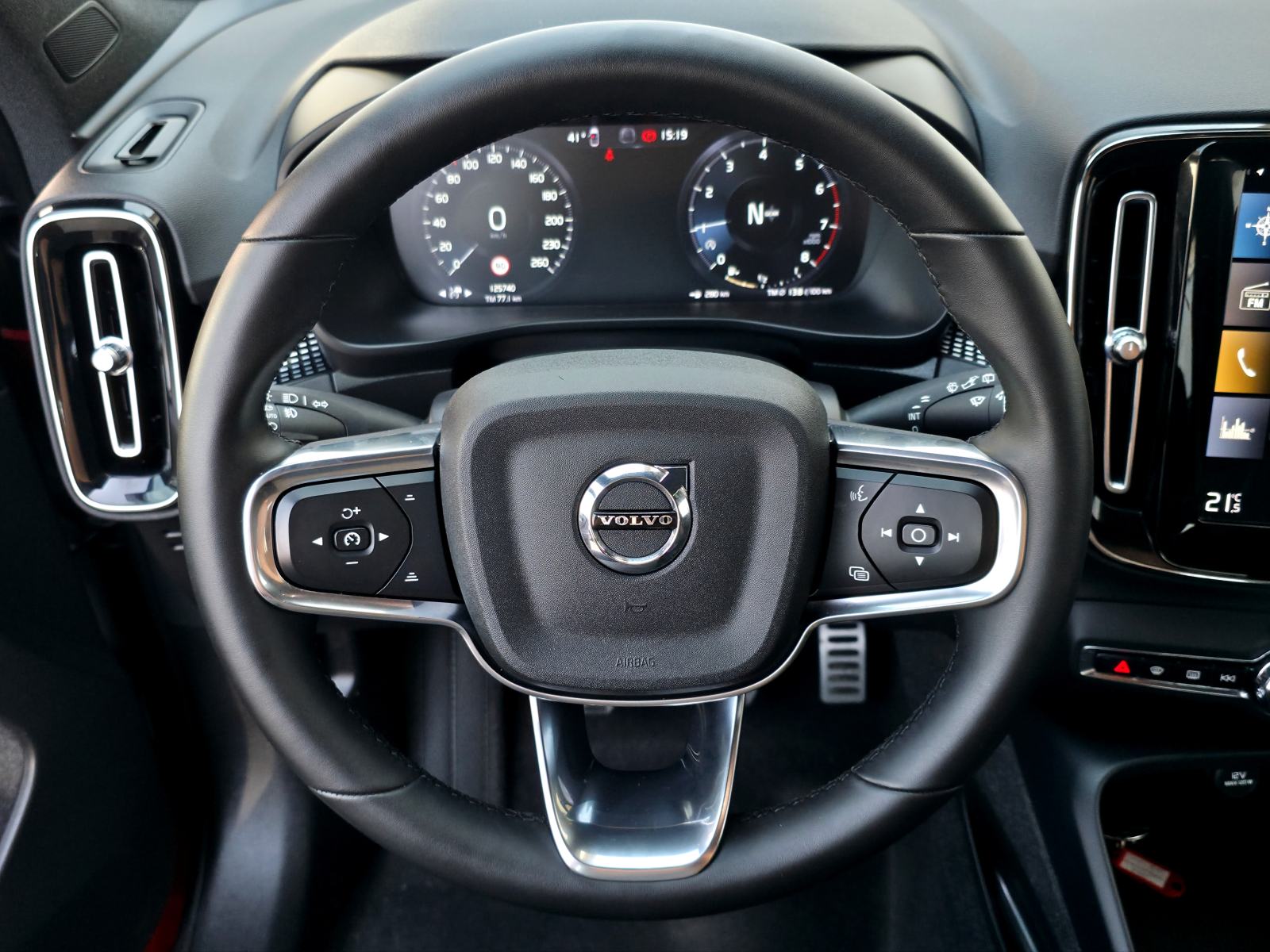 Volvo XC40 T2 R-Design FULLED-ACC-TEMP-VIRTUAL-AMBIENT-KEYLESS-KAMERA-, fotografija 8