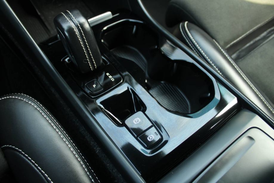 Volvo XC40 T3 LEASING BEZ UČEŠĆA I BEZ JAMACA, fotografija 11