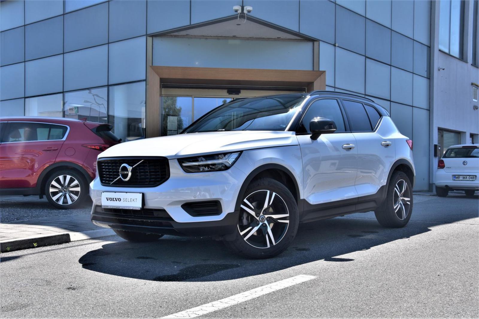 Xc40 R Design T3 Volvo XC40 T3 R-DESIGN AUT., 2020 god.