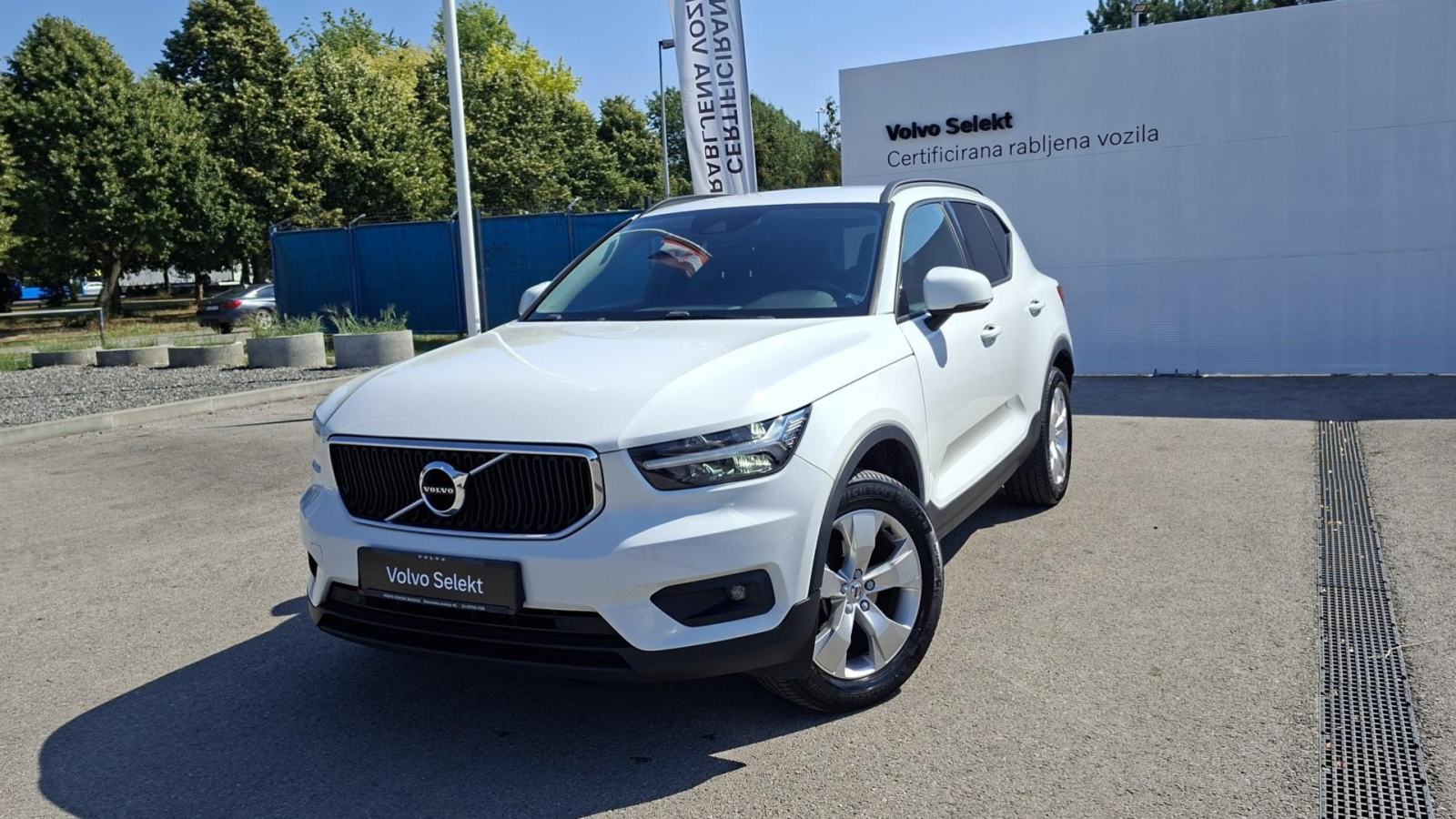 Volvo XC40 T3. Ručni mjenjač, Navigacija, Jamstvo, pogled izvana - slika 1