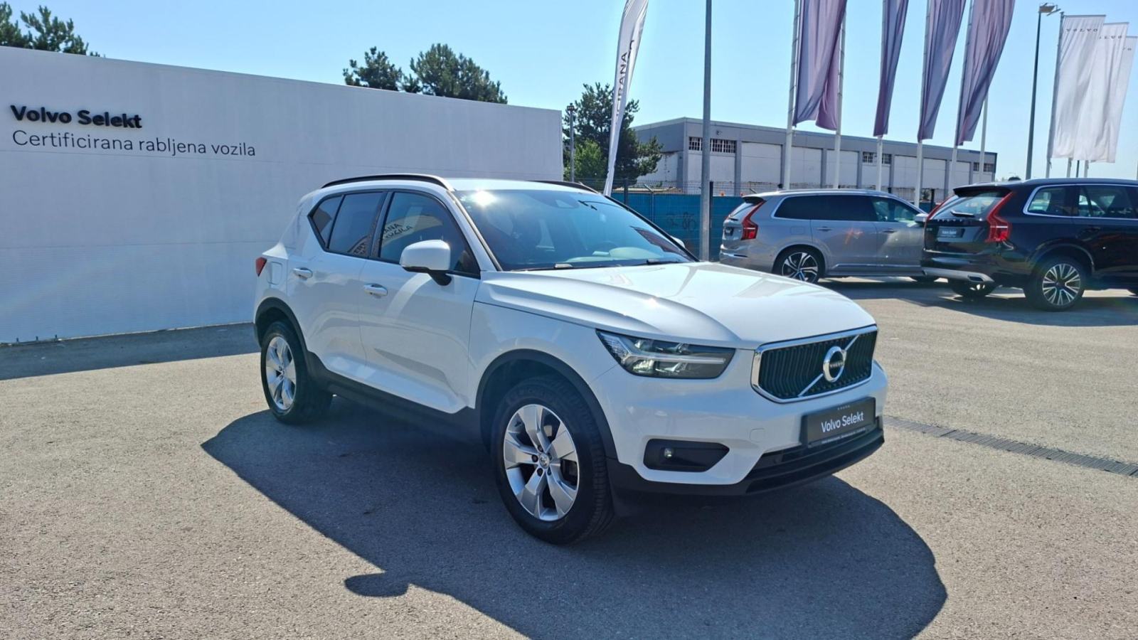 Volvo XC40 T3. Ručni mjenjač, Navigacija, Jamstvo, pogled izvana - slika 4