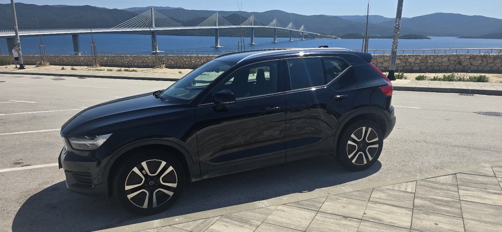 Volvo XC40 T3 -Momentum, fotografija 1