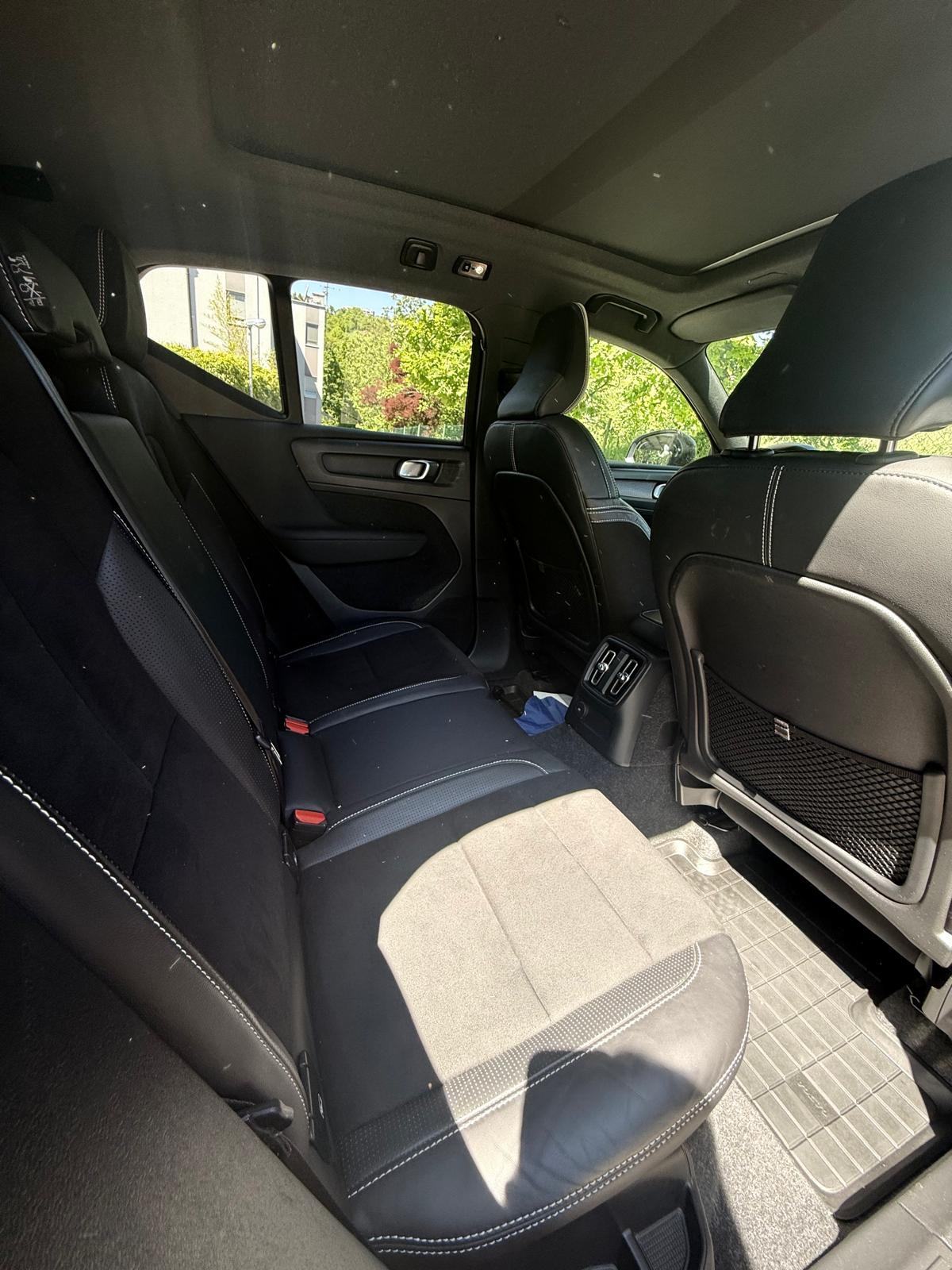 PRILIKA! Volvo XC40 T5 Recharge R-Design – Full oprema, Panorama, P, fotografija 8